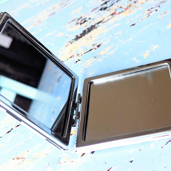 Charlotte Starr Purse Mirror Compact - Picture 3 of 3